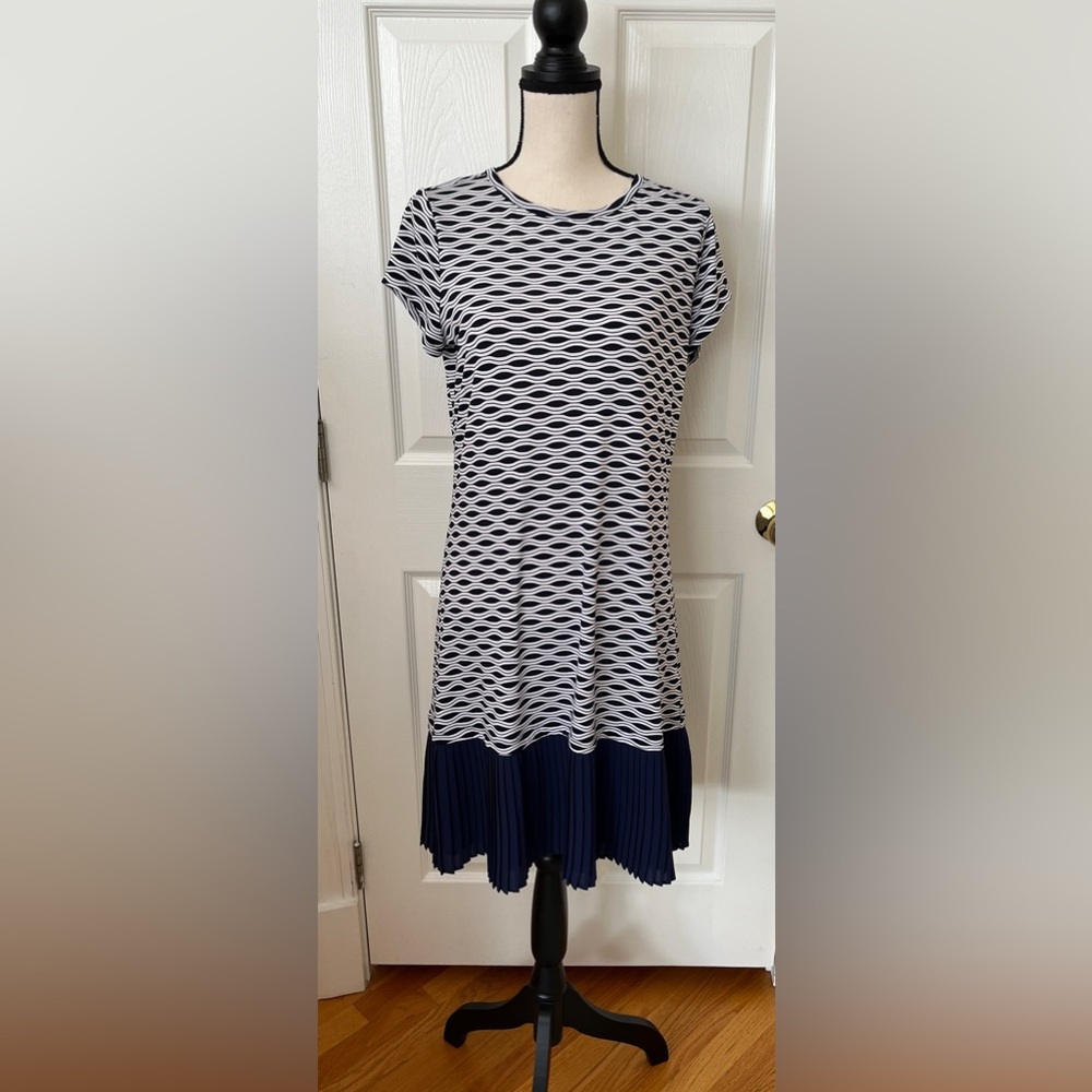NEW* Michael Kors 🌊 Stretchy Blue & White Pleated Hem Shift Travelers Dress M